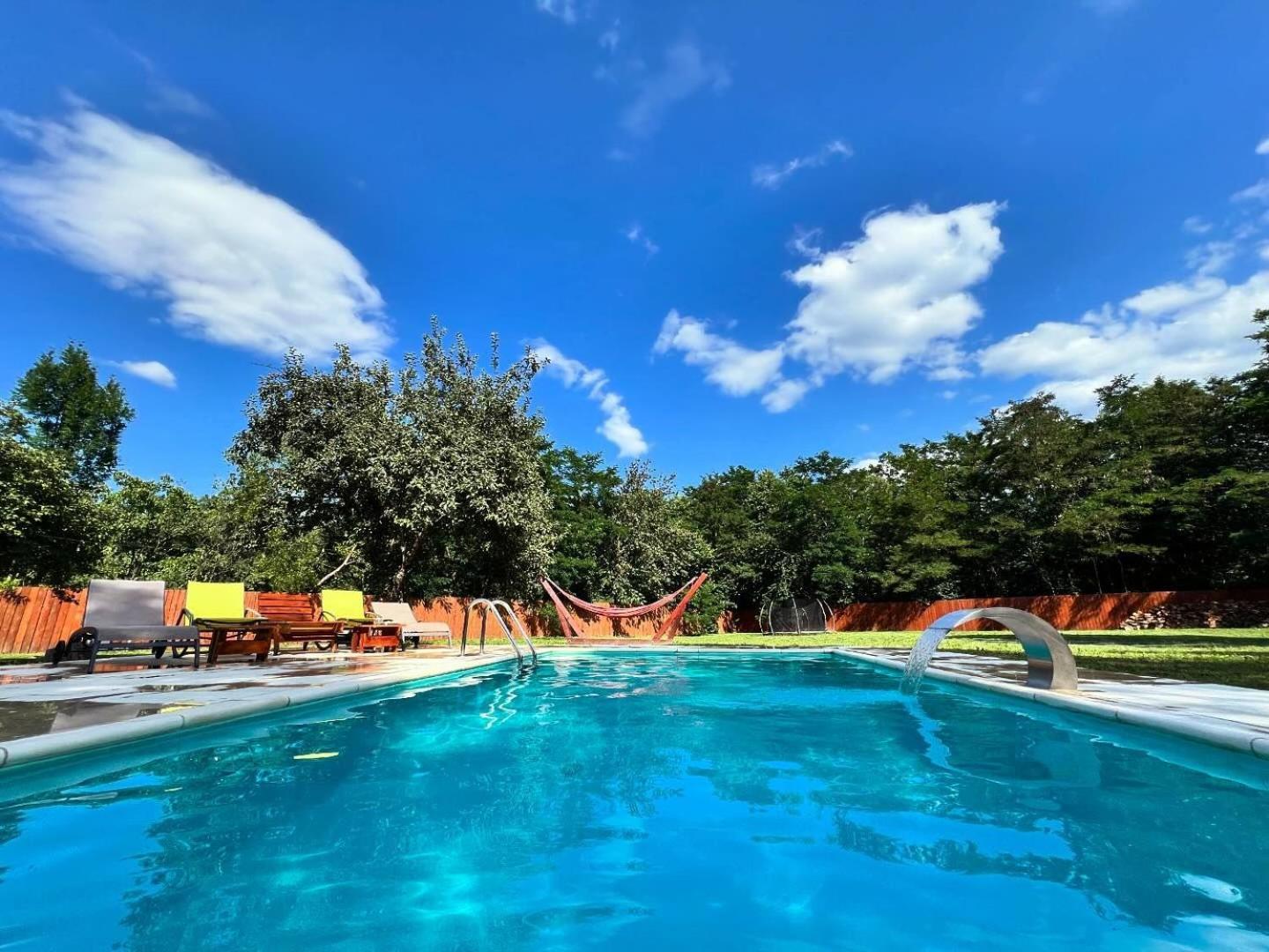 Horace Guesthouse Pool & Hot Tub & Bikes & River Dejani Exterior photo